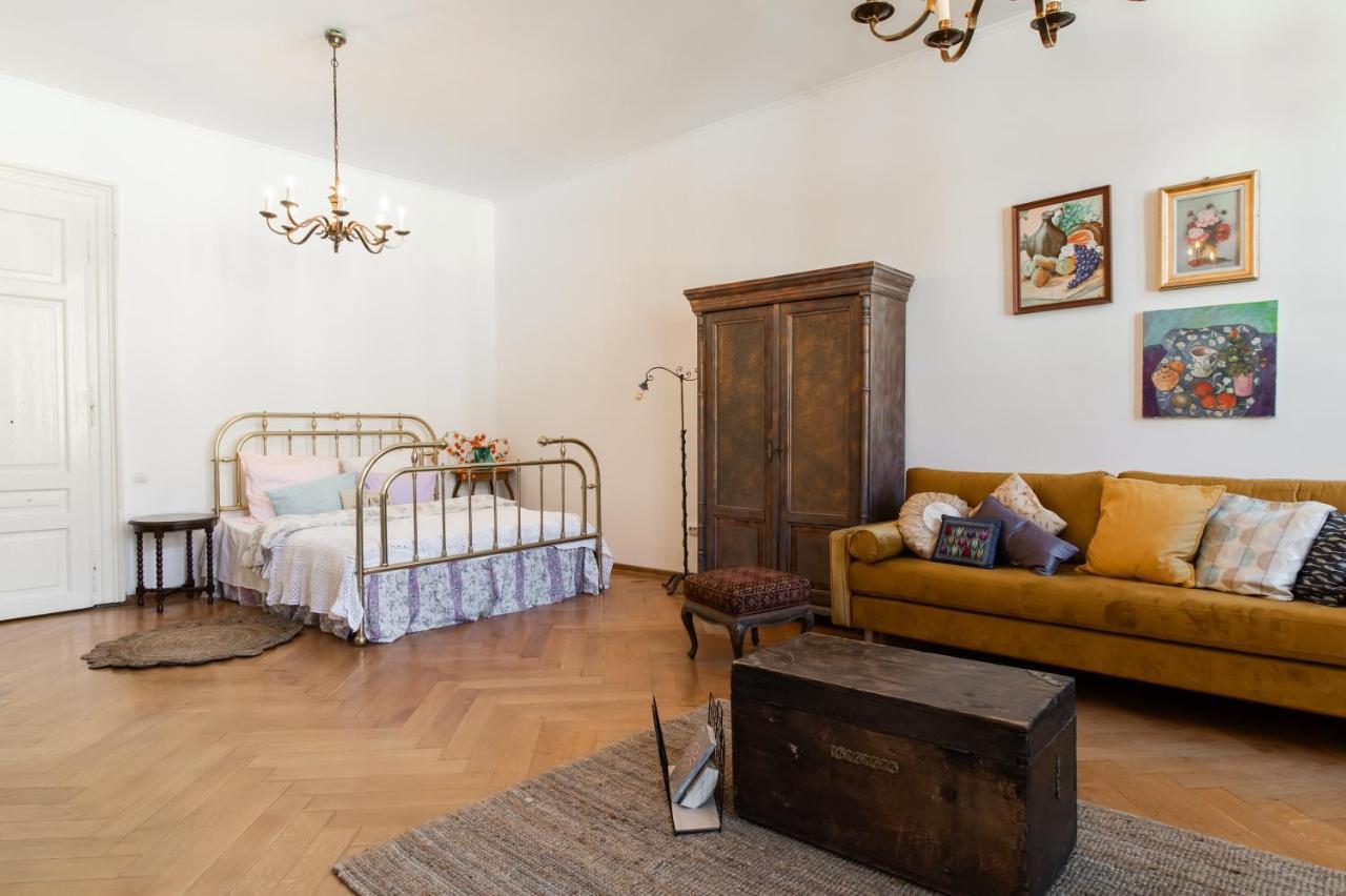 City Center Art Deco Apartment Brassó Kültér fotó
